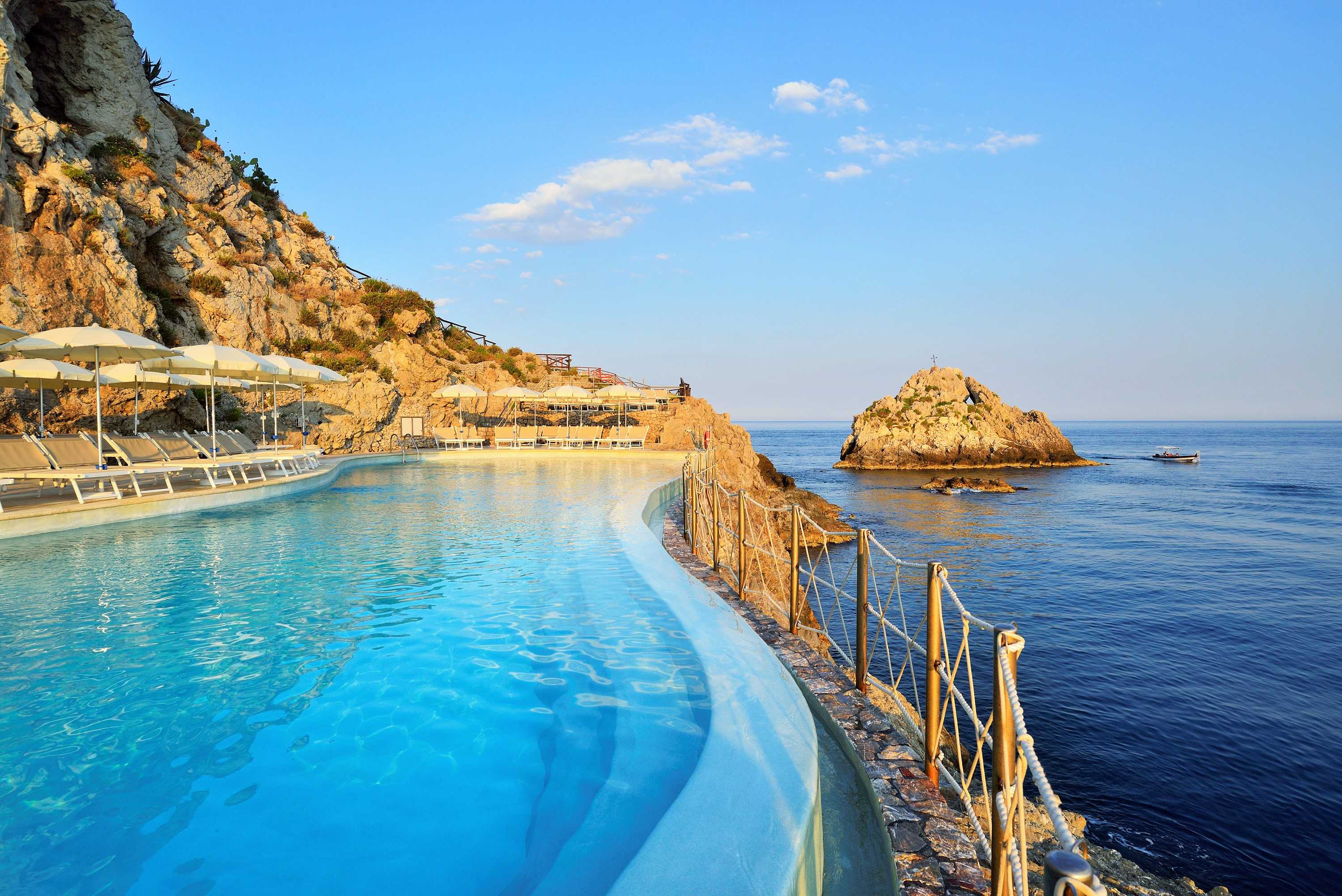 UNA HOTELS Capotaormina - Piscina d’acqua salata