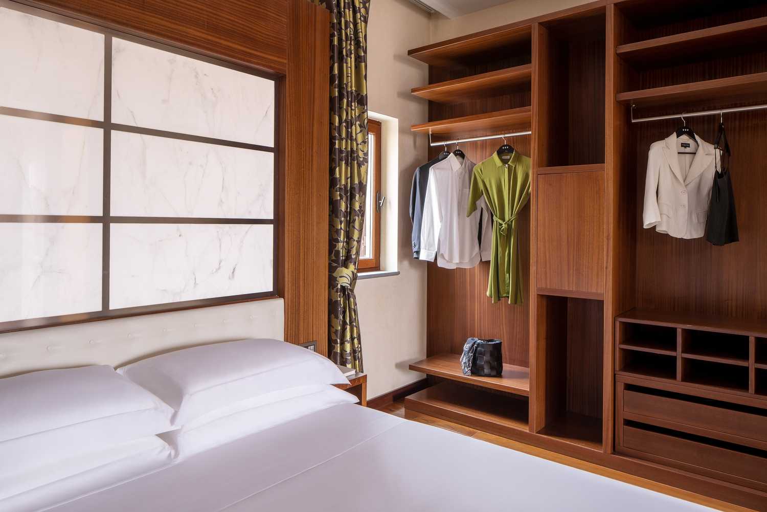 Open space with view of the Duomo