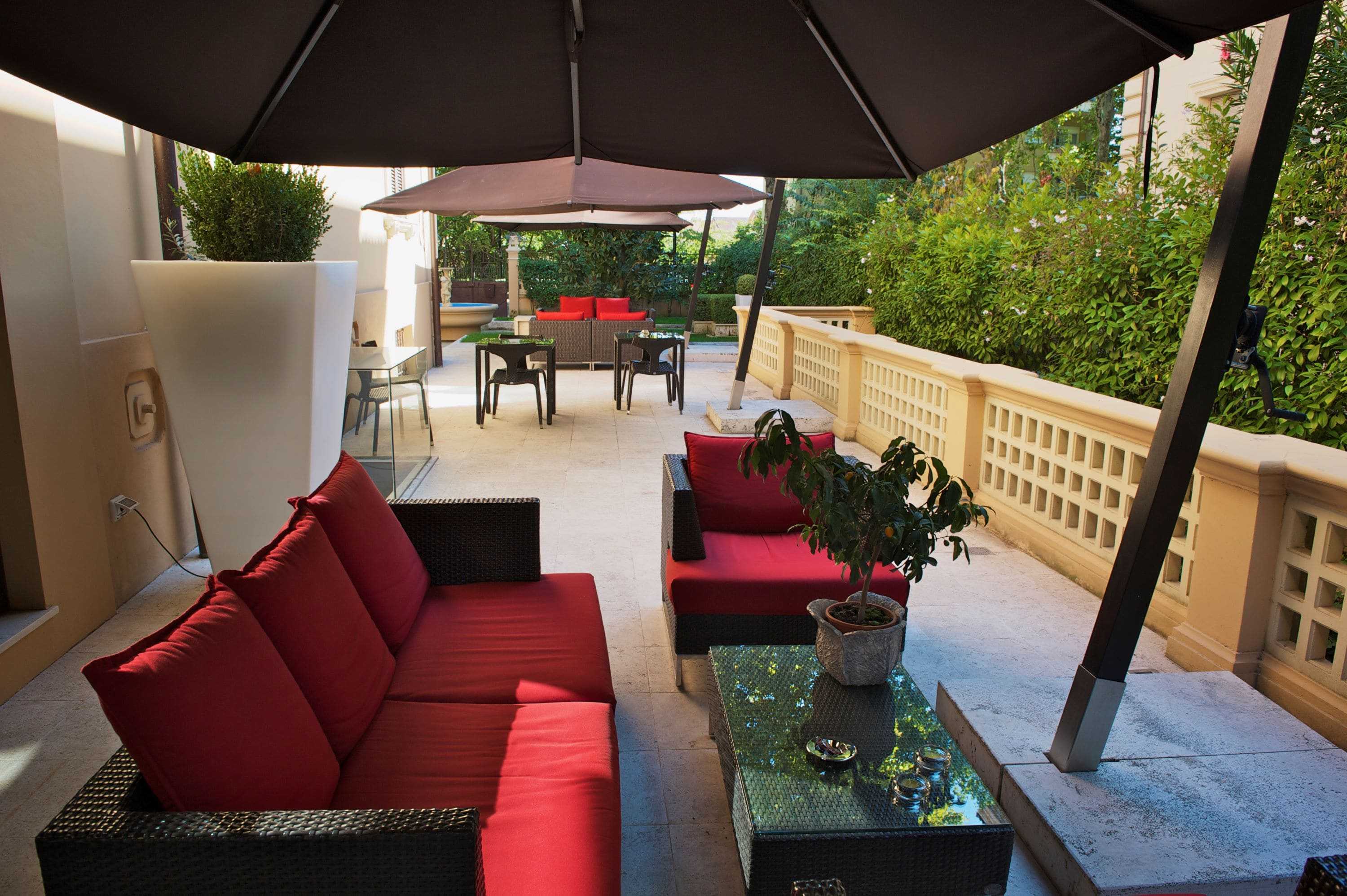 UNA HOTELS Villa dei Platani Foligno - Dehor