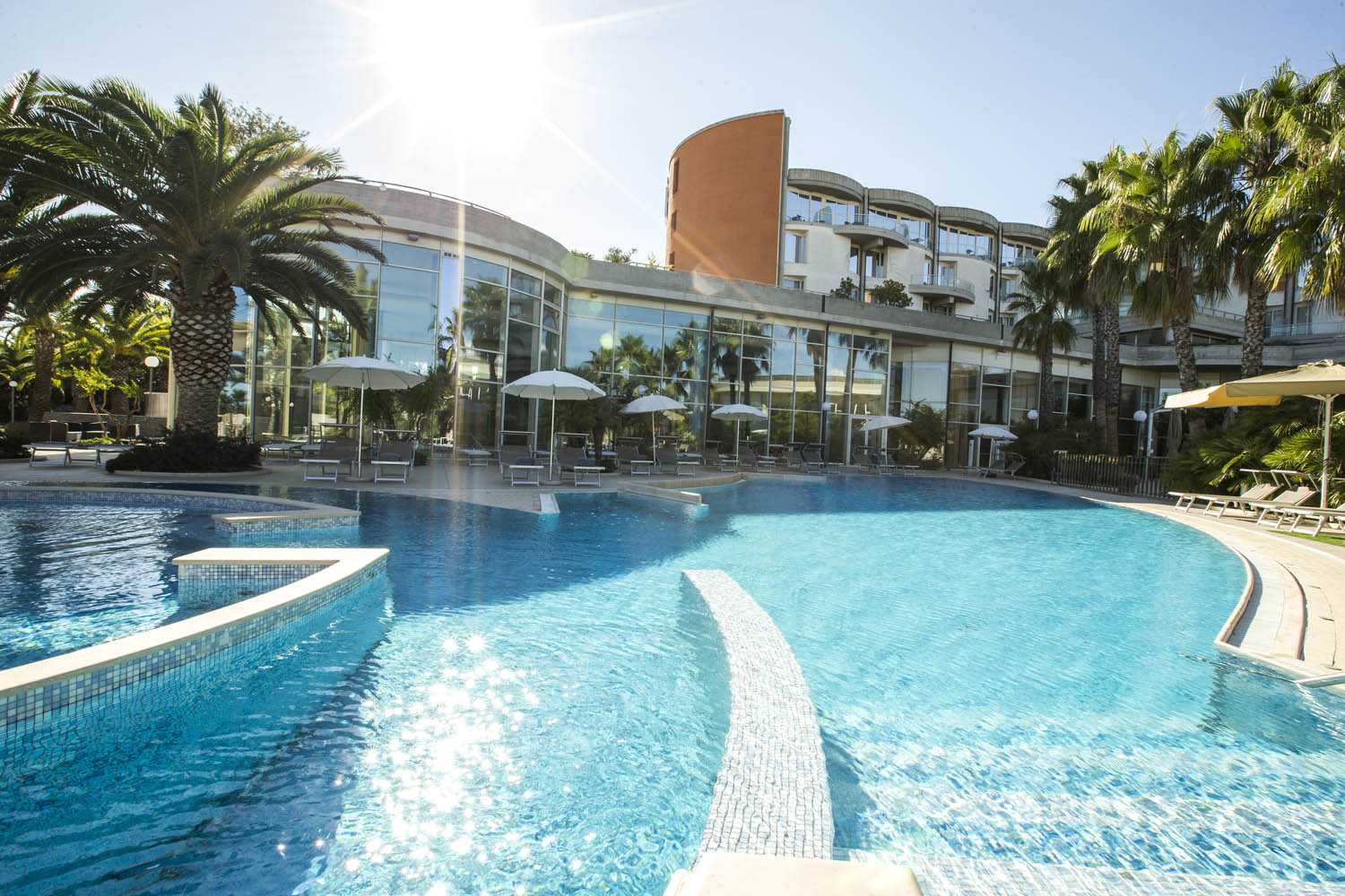 UNA HOTELS MH Matera - Swimming Pool