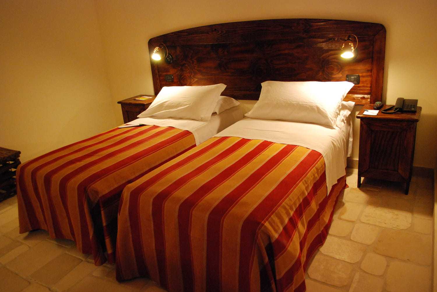 Regina Bari - Camera Superior