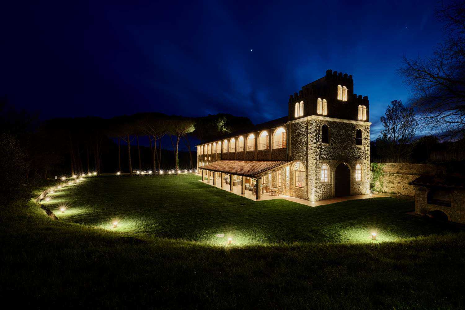 UNA Hotels Monterufoli Wine Country - Night exterior