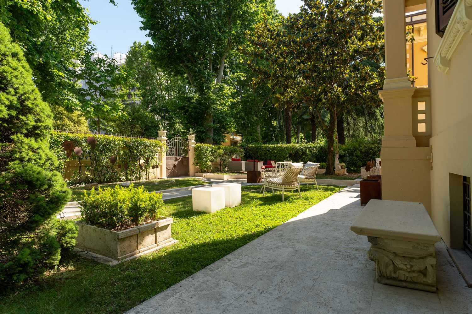 UNA HOTELS Villa dei Platani Foligno - Dehor