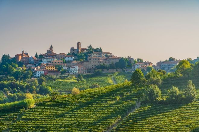 Borgo Di Neive E Colline Delle Langhe