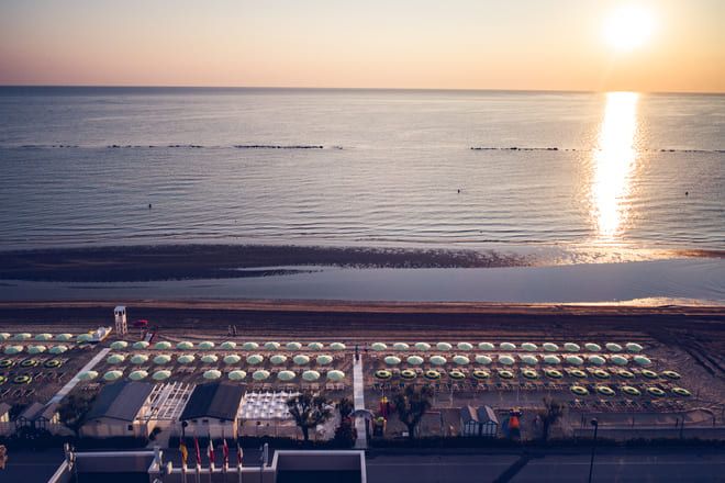 Vista Del Mar Adriatico E Della Spiaggia Privata Dell'una Hotels Imperiall Beach Fano