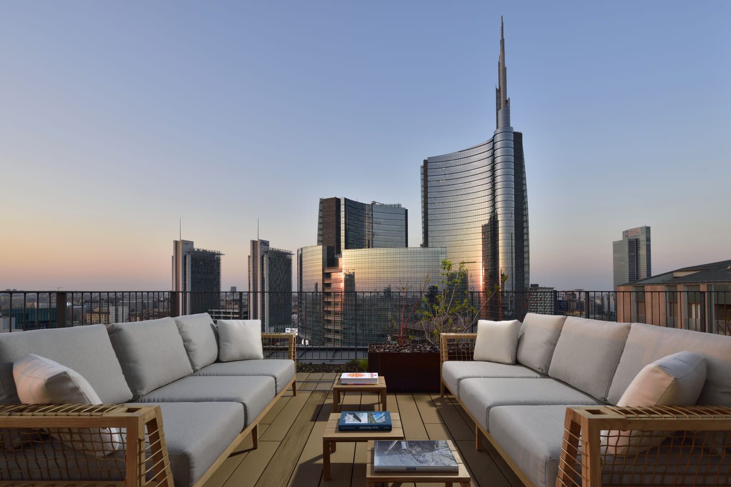 Ue Milano Verticale Milano Alpi Penthouse Tramonto 1500x1001 850567e4 696f 4d6c 85d1 A6aef6c4da26(1)