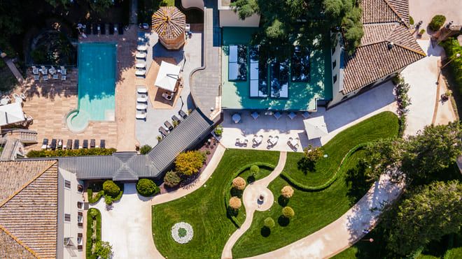 Panoramica Dall'alto Del Posta Donini Una Esperienze Con Giardino E Piscina 