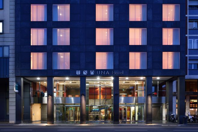 Ingresso e esterno dell'UNA Hotels Bologna Centro