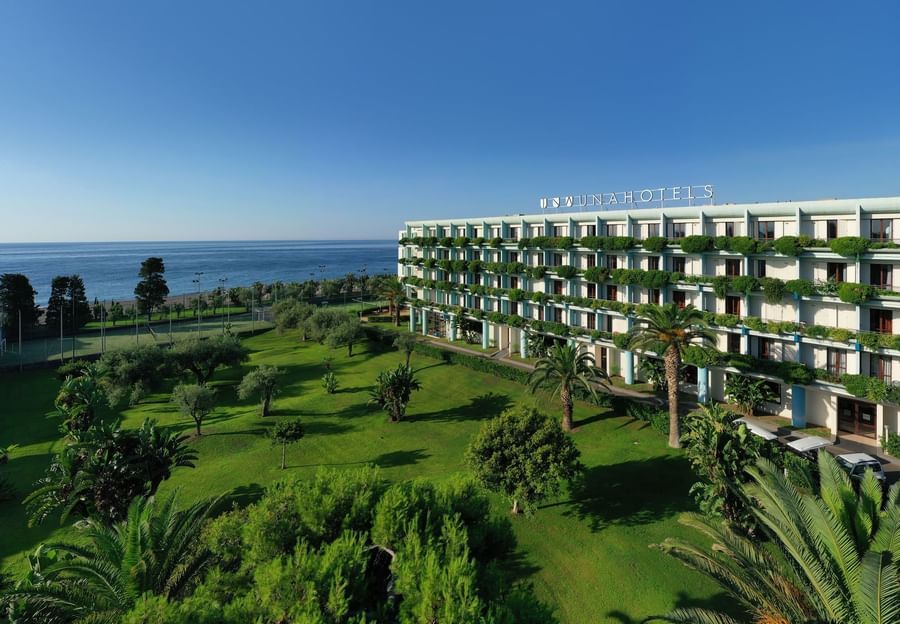 Uh Naxosbeach Sicilia Giardininaxos Hero 2100x1455 23ebcb38 7427 409a 8d9d 50507bf1b2fe 1 Min