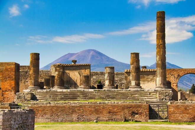 Foro Di Pompei Con Il Vesuvio Sullo Sfondo