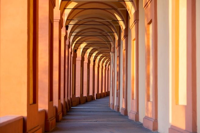 Arcate del portico Di San Luca a Bologna