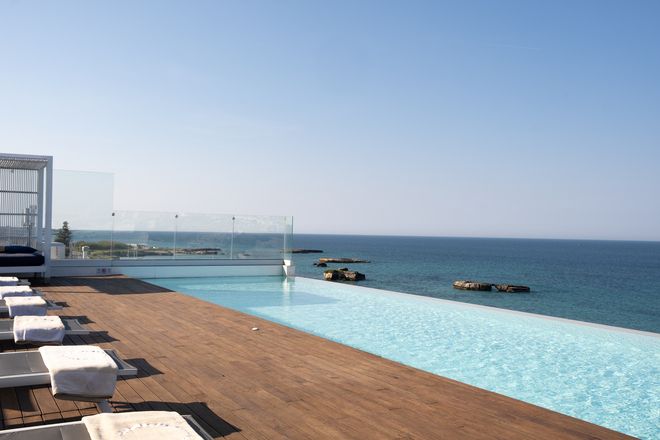 Infinity Pool con vista mare del Posia Retreat & SPA