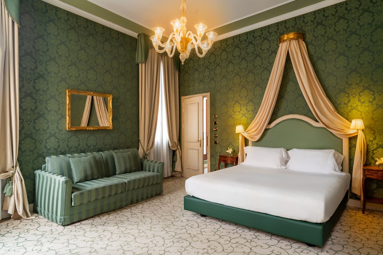 Ue Maison Venezia Venezia Double Suite Bedroom 1500x1000 18dce67d 1248 467e A502 083cc0c8b8f7