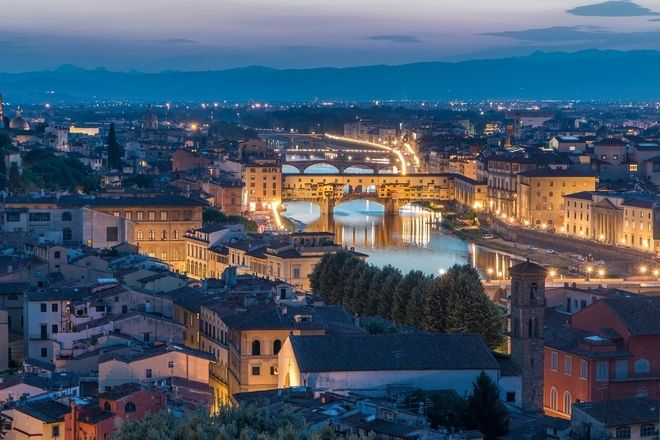 Vista Aerea Sull'arno E Ponte Vecchio