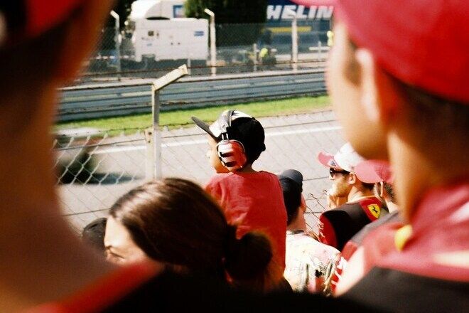 Persone Sugli Spalti Dell'autodromo Di Monza (2) (1) (1) (2)