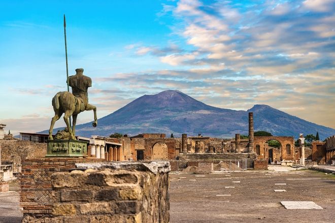 Resti Di Pompei Con Il Vesuvio Sullo Sfondo