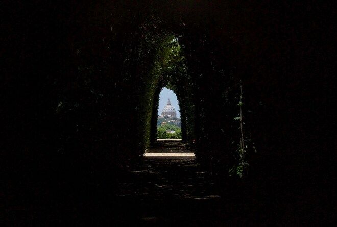 Buco nella serratura al giardino degli Aranci con vista su San Pietro