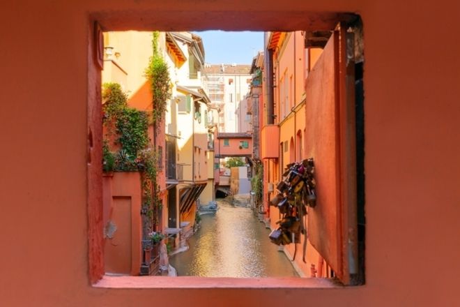 Finestrella Di Via Piella