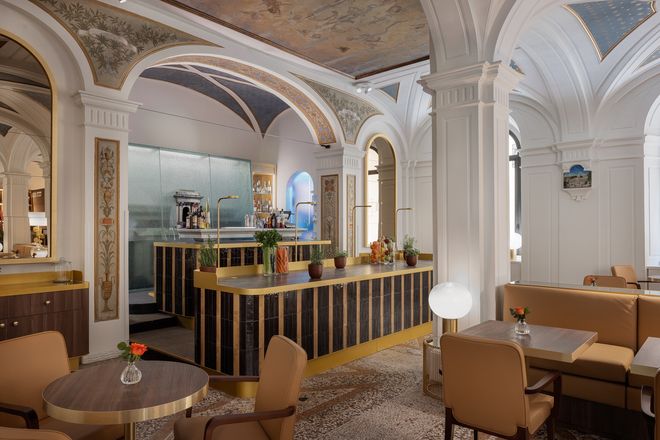 Bancone del bar del Maison Roma Piazza di Spagna | UNA Esperienze
